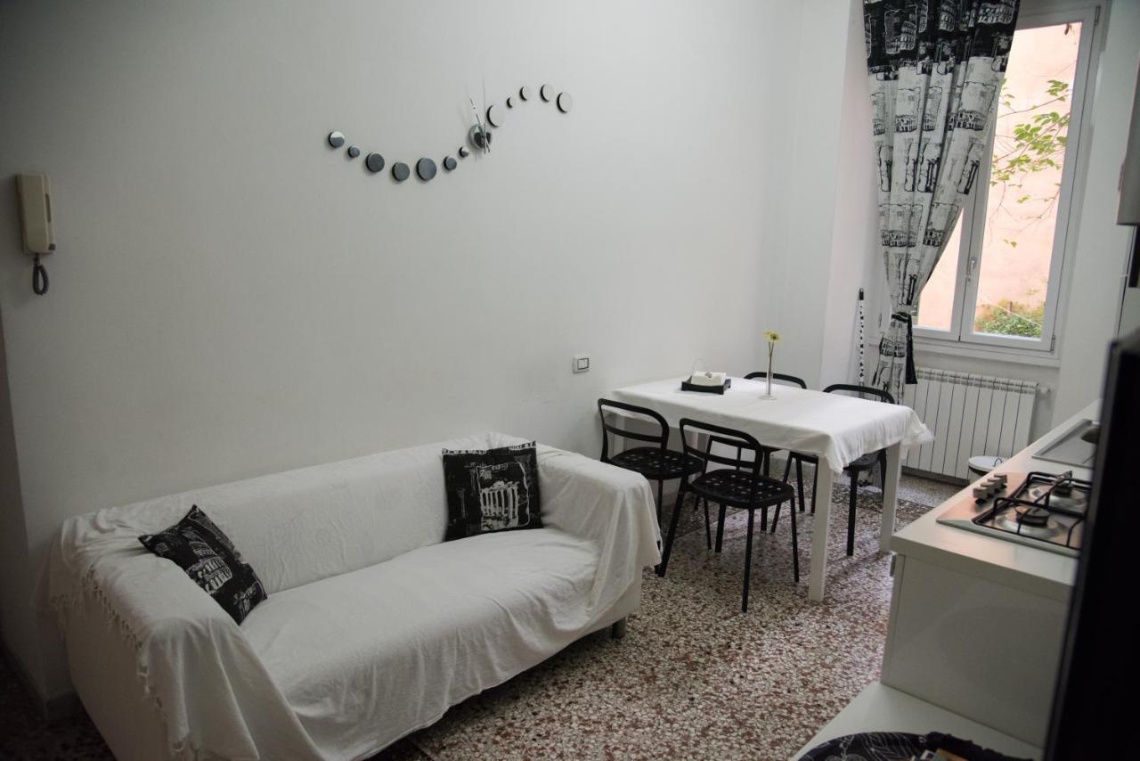 Beautiful&Spacious Apartment next to Termini 10 minutes from Coliseum Extérieur photo